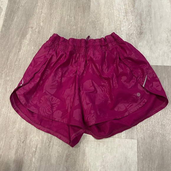 Athleta Botanical Racer Run Short 4.5" in Exotic Fuschia Pink/Purple, Sz Medium - Picture 1 of 4